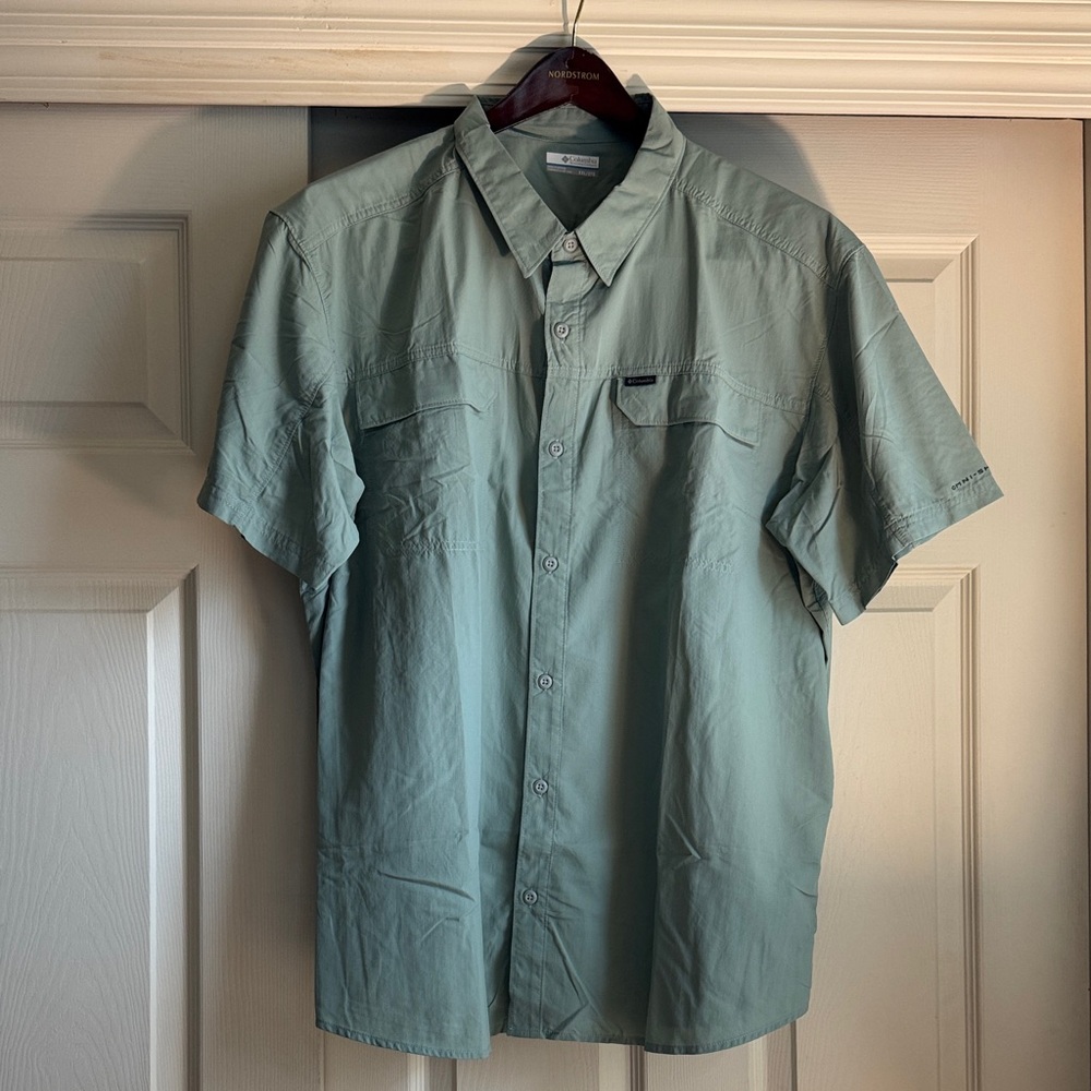 Columbia Men's Light Green Casual Button Down Shirt